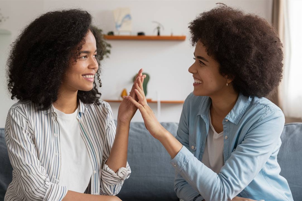 L’art de l’écoute active : un atout majeur pour des relations familiales saines