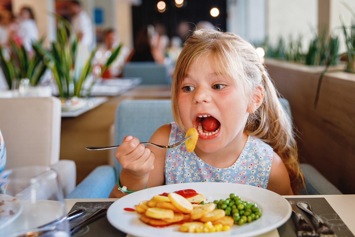 Protéines, glucides, lipides : comment équilibrer l’assiette de votre enfant ?